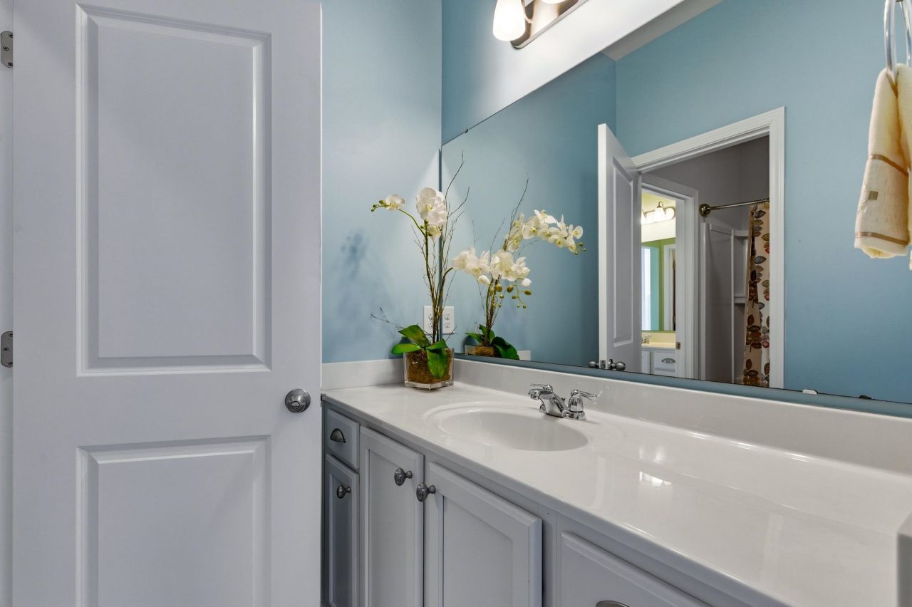 242 Hyacinth Loop Photo 22