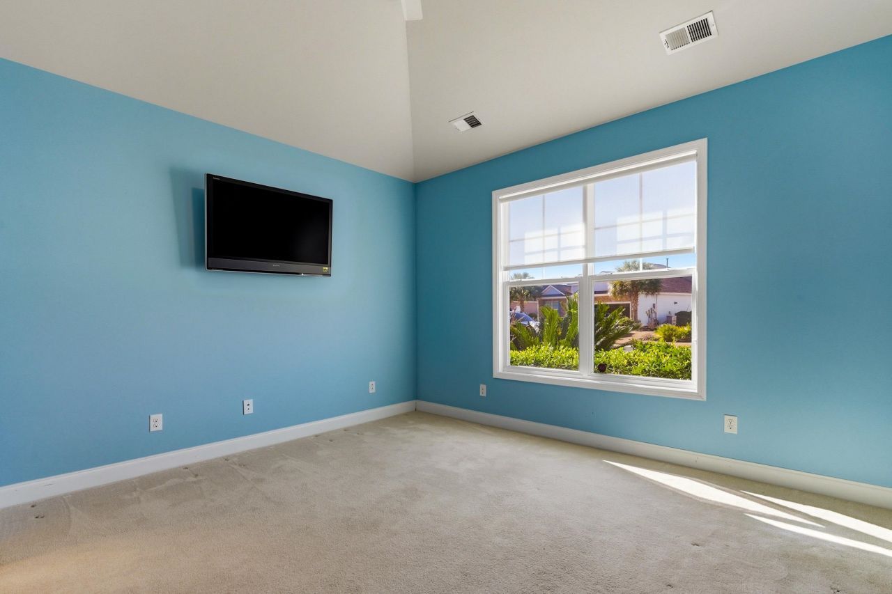 242 Hyacinth Loop Photo 23