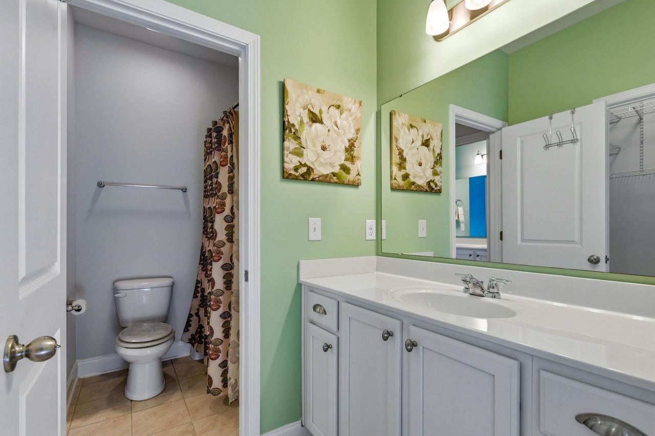 242 Hyacinth Loop Photo 24