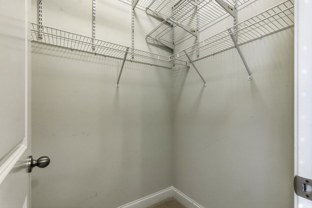 242 Hyacinth Loop Photo 25