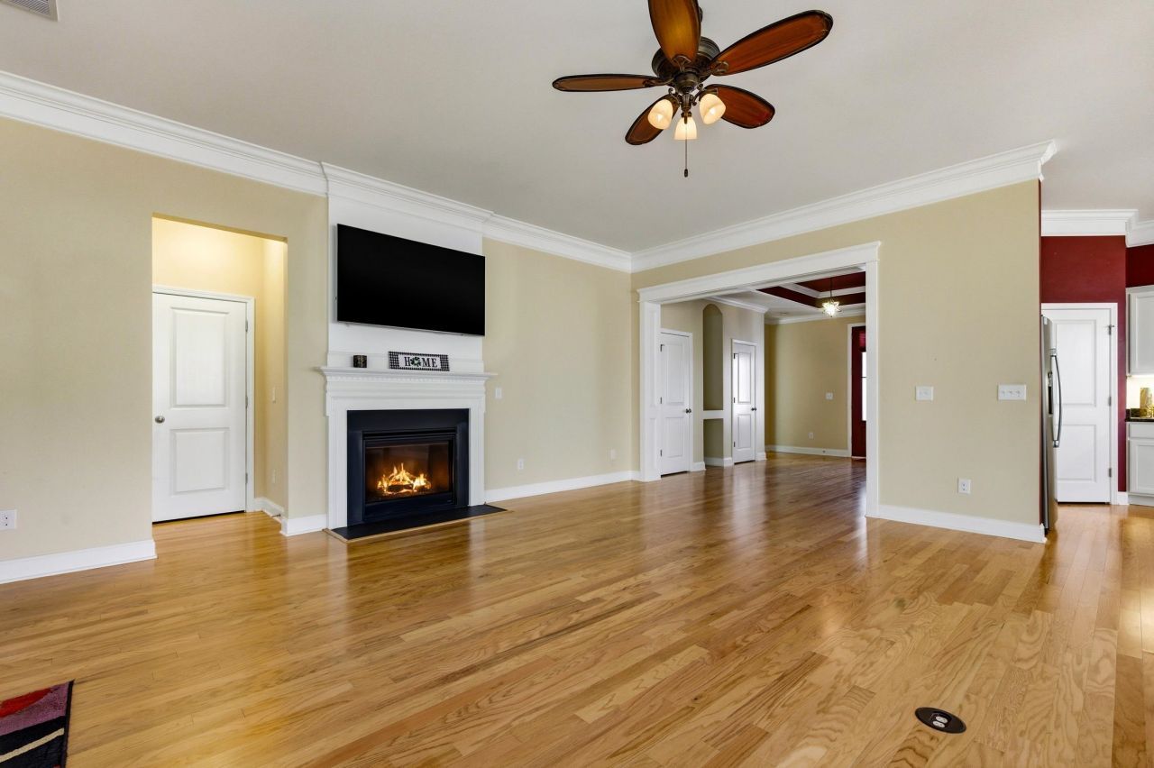 242 Hyacinth Loop Photo 7