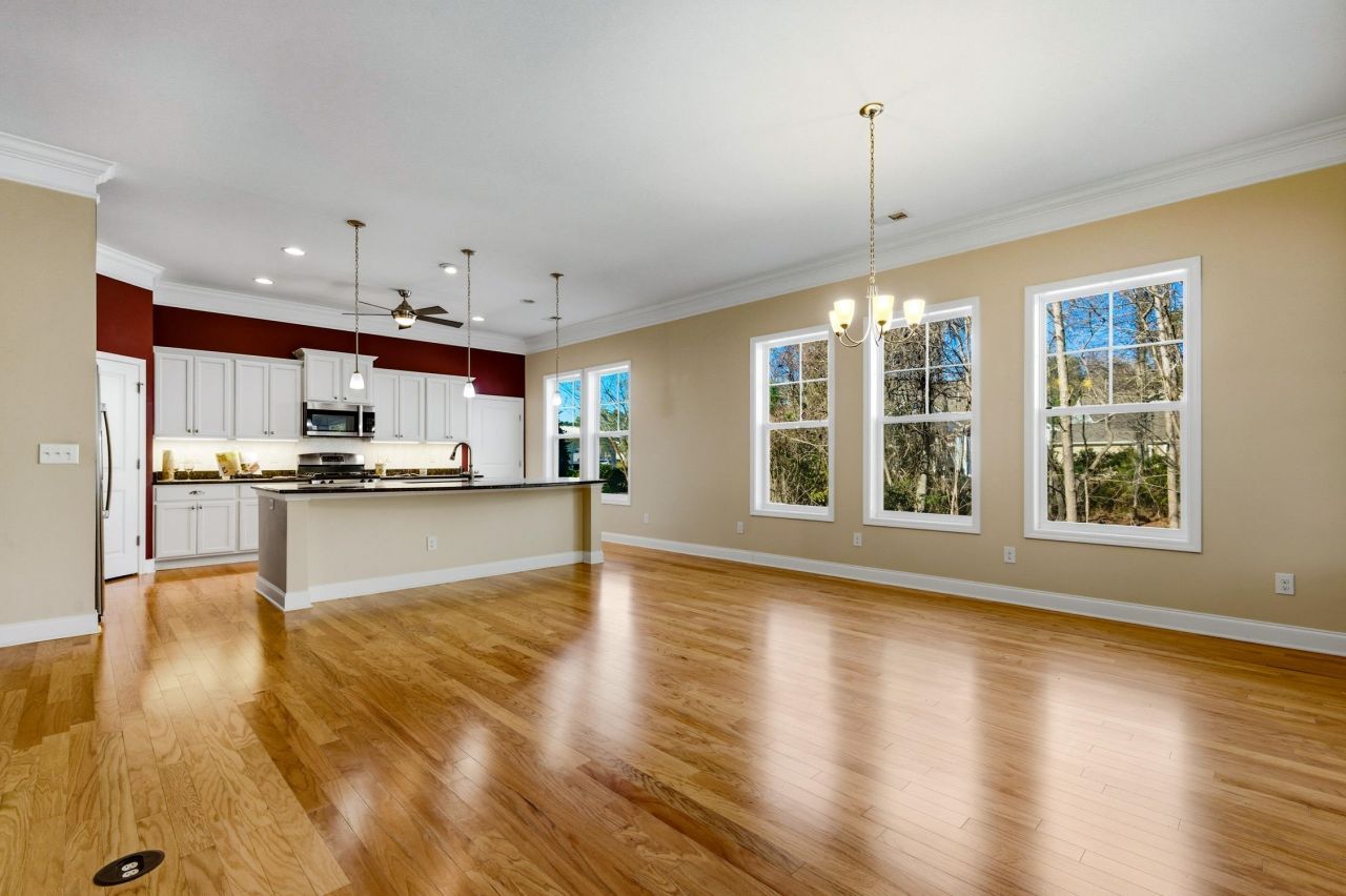 242 Hyacinth Loop Photo 8