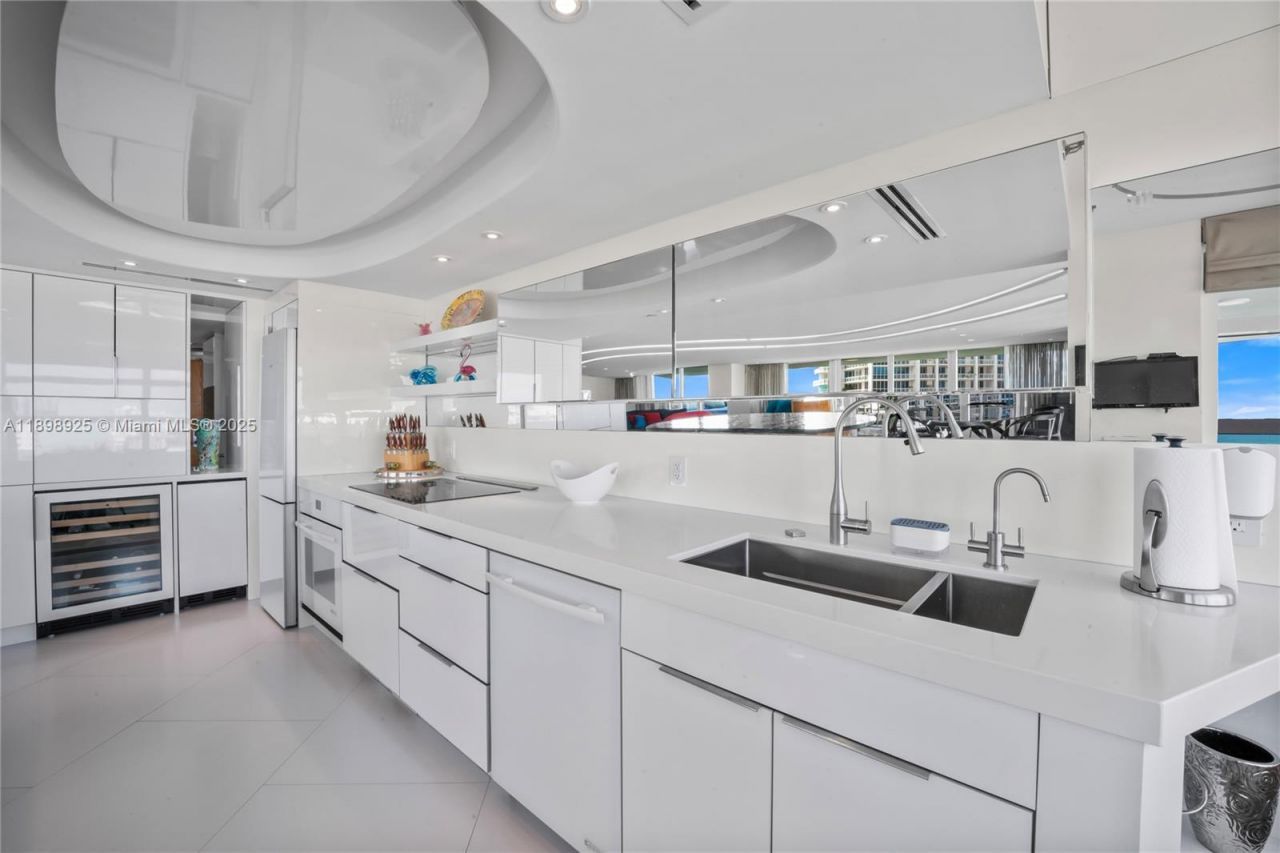 400 S Pointe Dr, Unit 910, Miami Beach, FL 33139 Photo