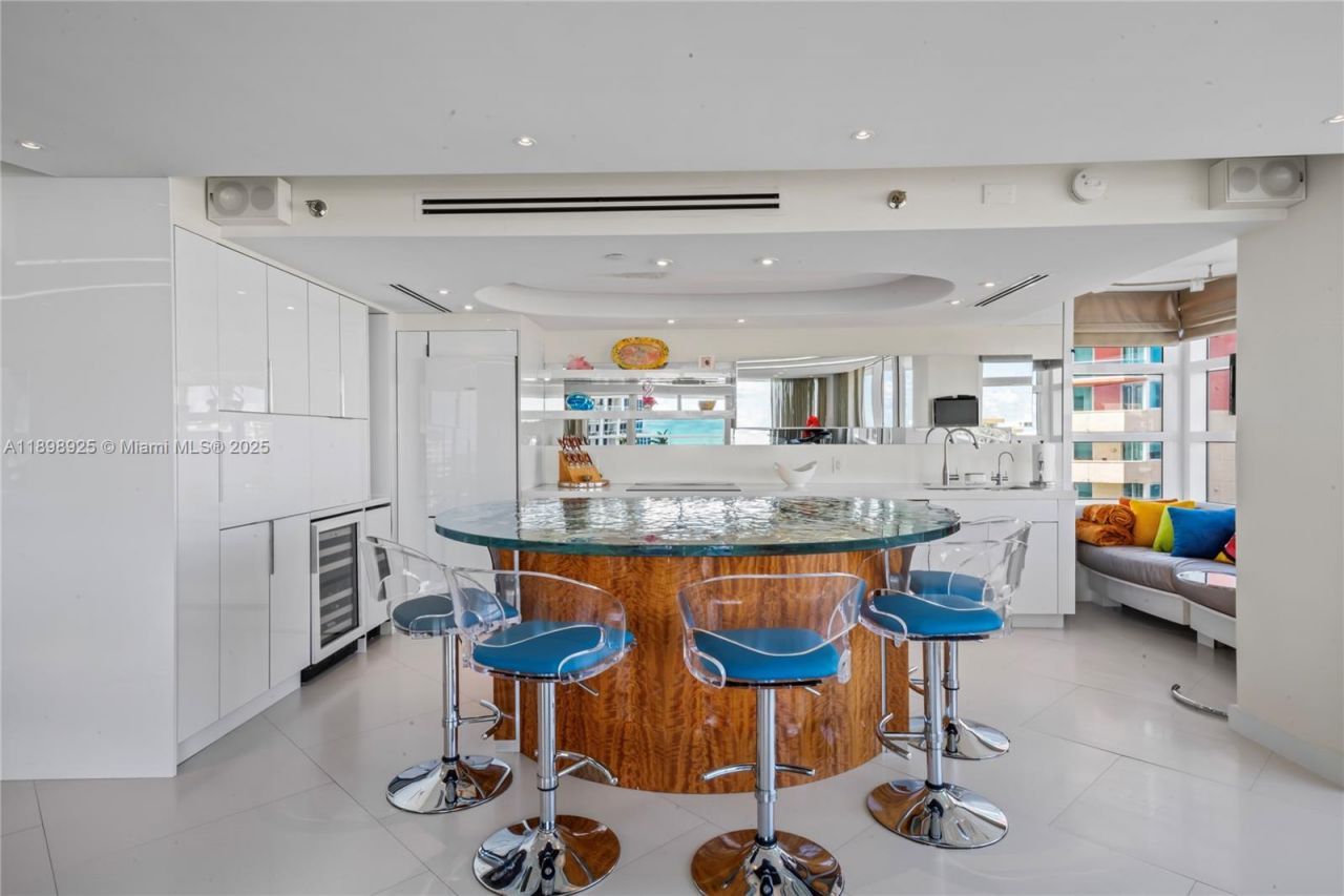 400 S Pointe Dr, Unit 910, Miami Beach, FL 33139 Photo