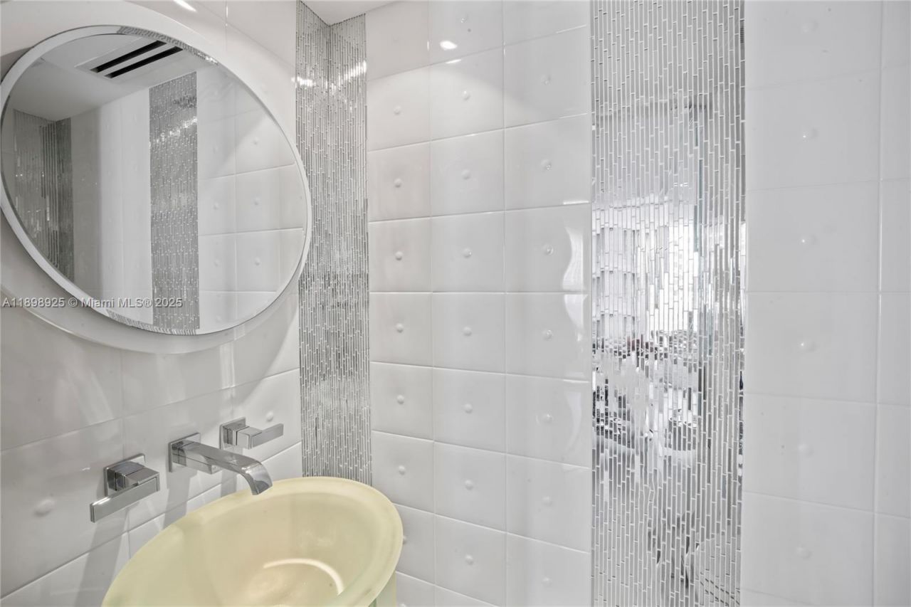 400 S Pointe Dr, Unit 910, Miami Beach, FL 33139 Photo