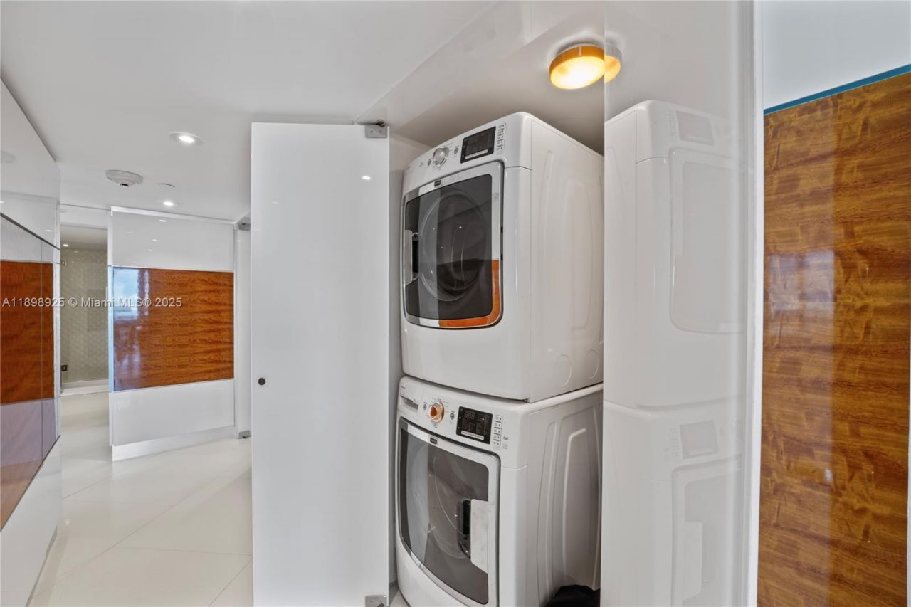 400 S Pointe Dr, Unit 910, Miami Beach, FL 33139 Photo