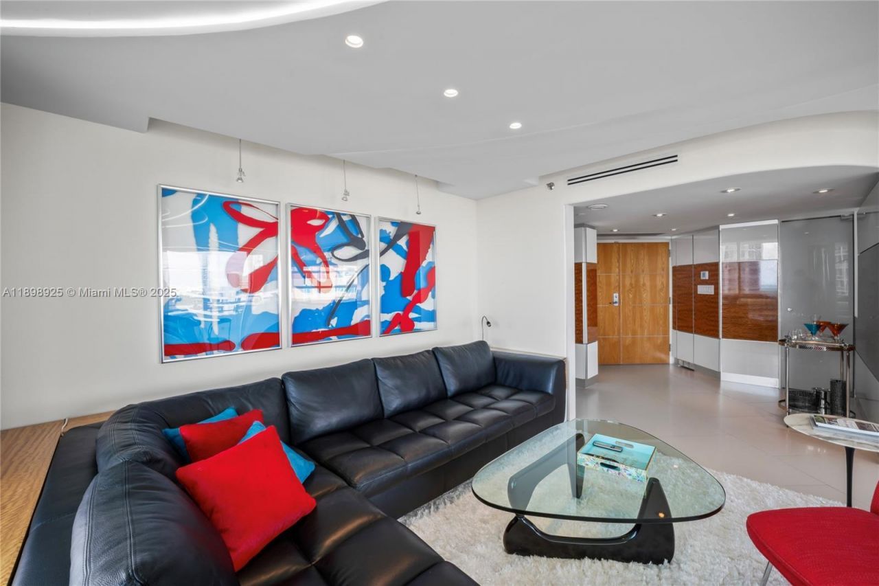 400 S Pointe Dr, Unit 910, Miami Beach, FL 33139 Photo