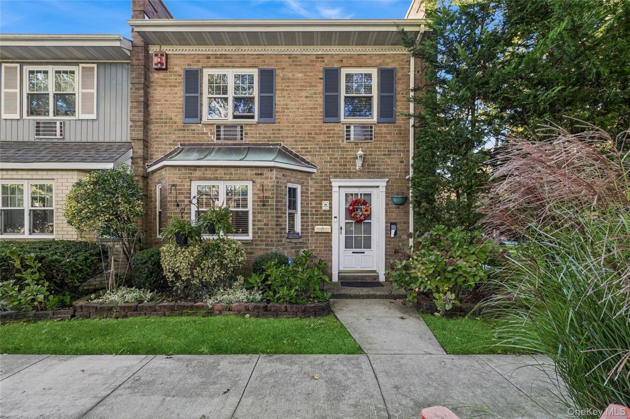 10 Glen Hollow Drive, Unit C1, Holtsville, NY 11742 Main Photo