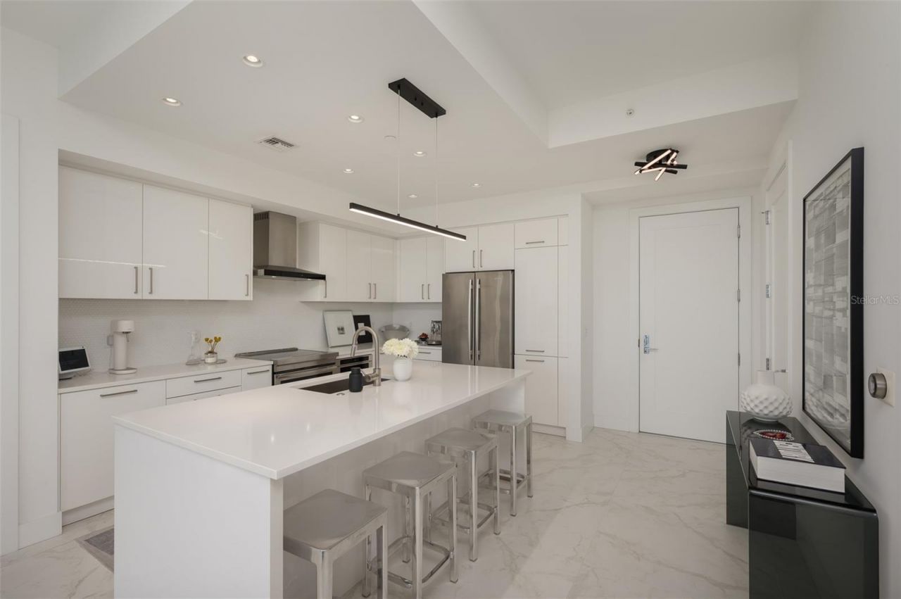 111 S Pineapple Avenue, Unit 1013, Sarasota, FL 34236 Photo