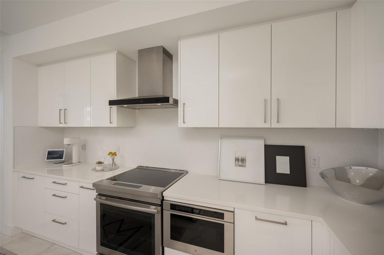 111 S Pineapple Avenue, Unit 1013, Sarasota, FL 34236 Photo