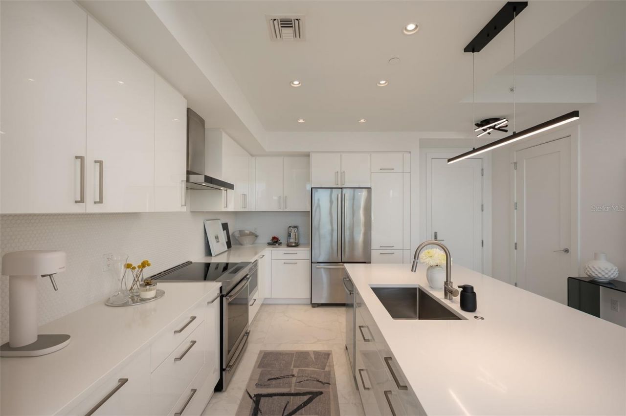 111 S Pineapple Avenue, Unit 1013, Sarasota, FL 34236 Photo