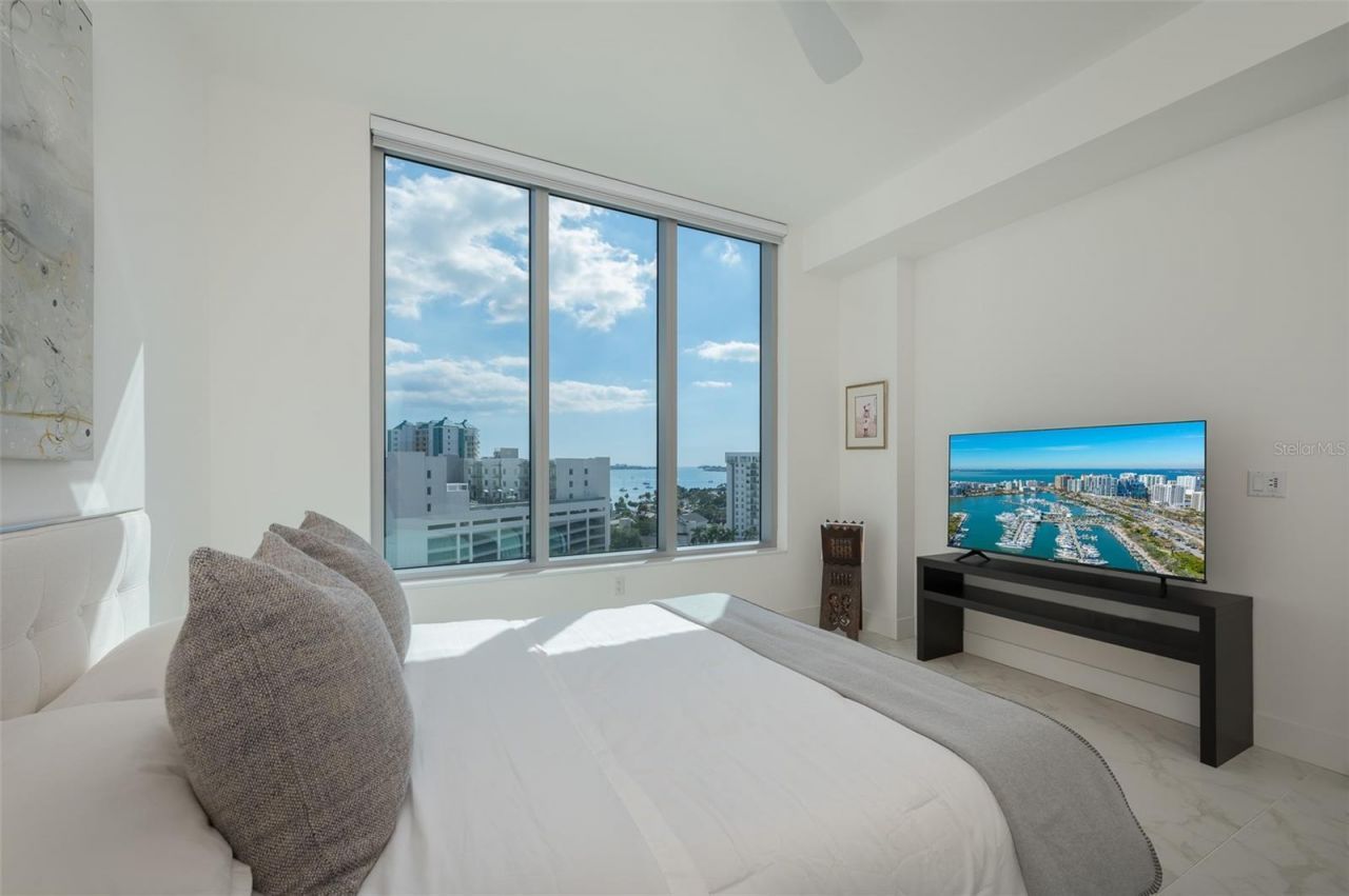 111 S Pineapple Avenue, Unit 1013, Sarasota, FL 34236 Photo