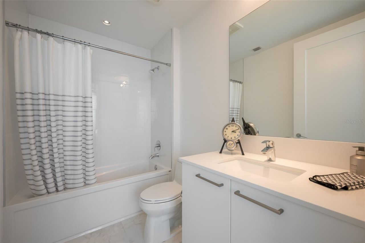 111 S Pineapple Avenue, Unit 1013, Sarasota, FL 34236 Photo