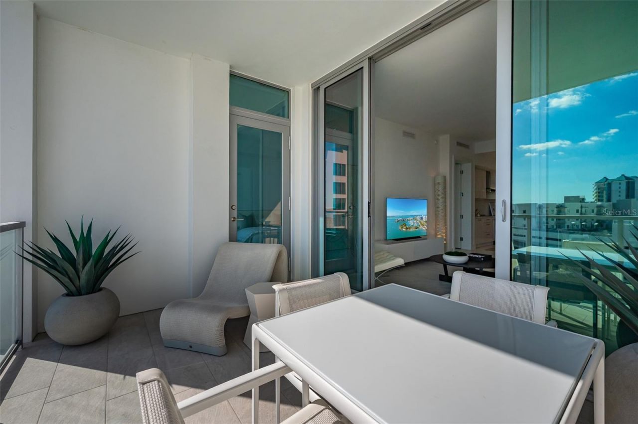 111 S Pineapple Avenue, Unit 1013, Sarasota, FL 34236 Photo