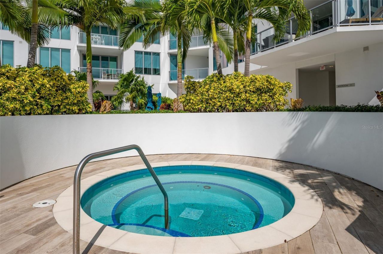 111 S Pineapple Avenue, Unit 1013, Sarasota, FL 34236 Photo