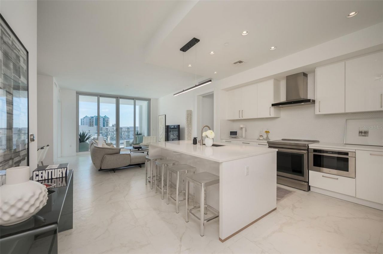 111 S Pineapple Avenue, Unit 1013, Sarasota, FL 34236 Photo