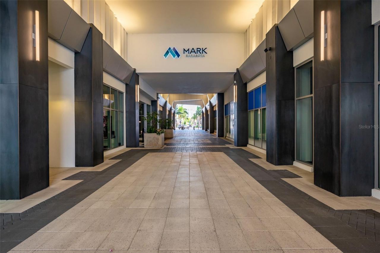 111 S Pineapple Avenue, Unit 1013, Sarasota, FL 34236 Photo