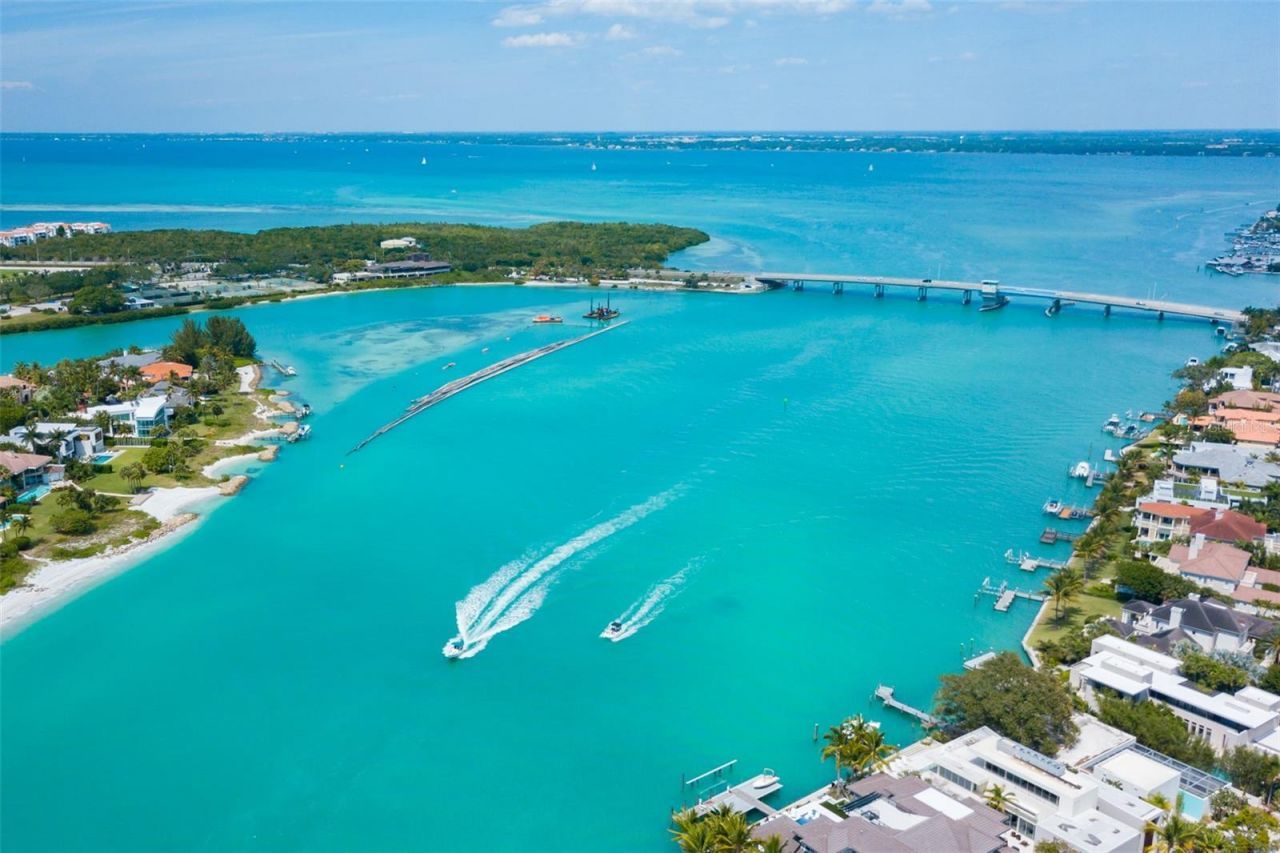 111 S Pineapple Avenue, Unit 1013, Sarasota, FL 34236 Photo