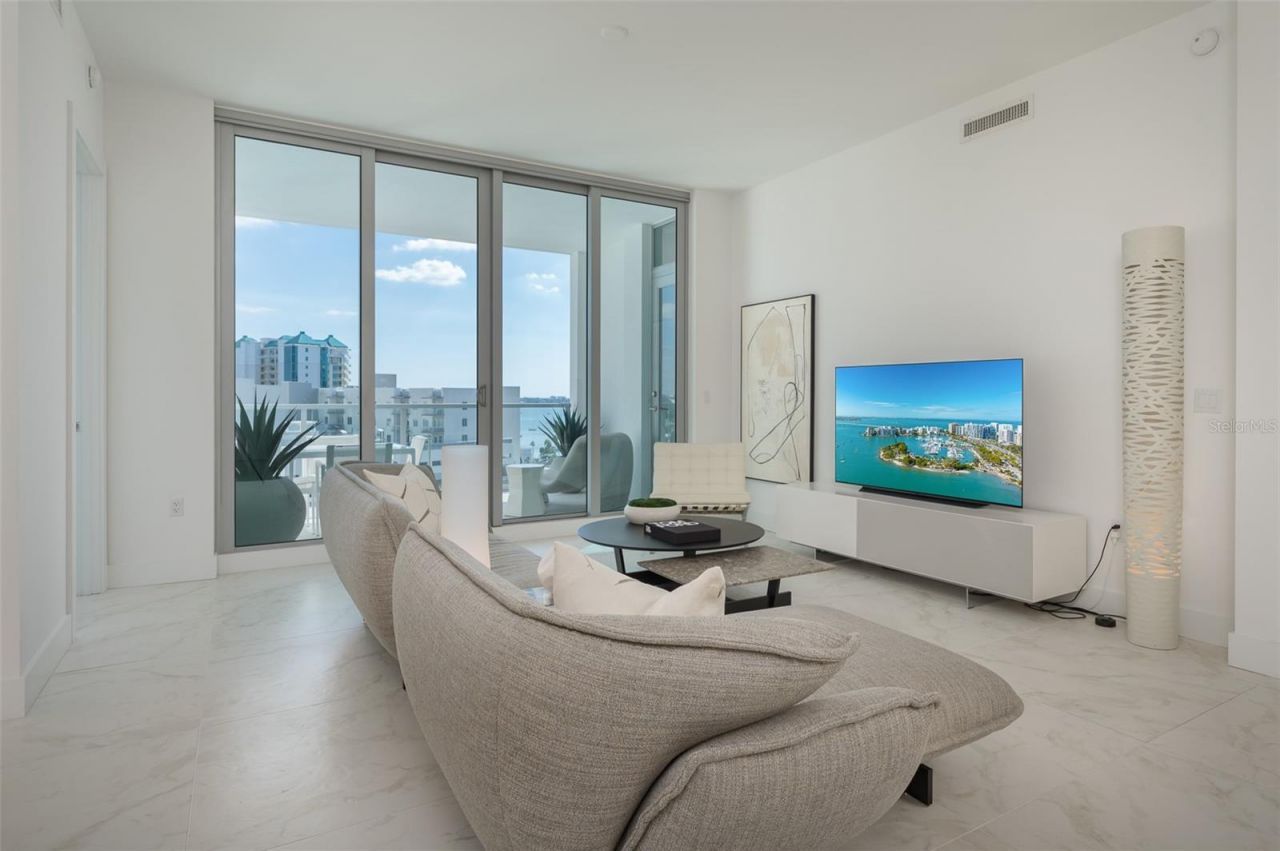 111 S Pineapple Avenue, Unit 1013, Sarasota, FL 34236 Photo