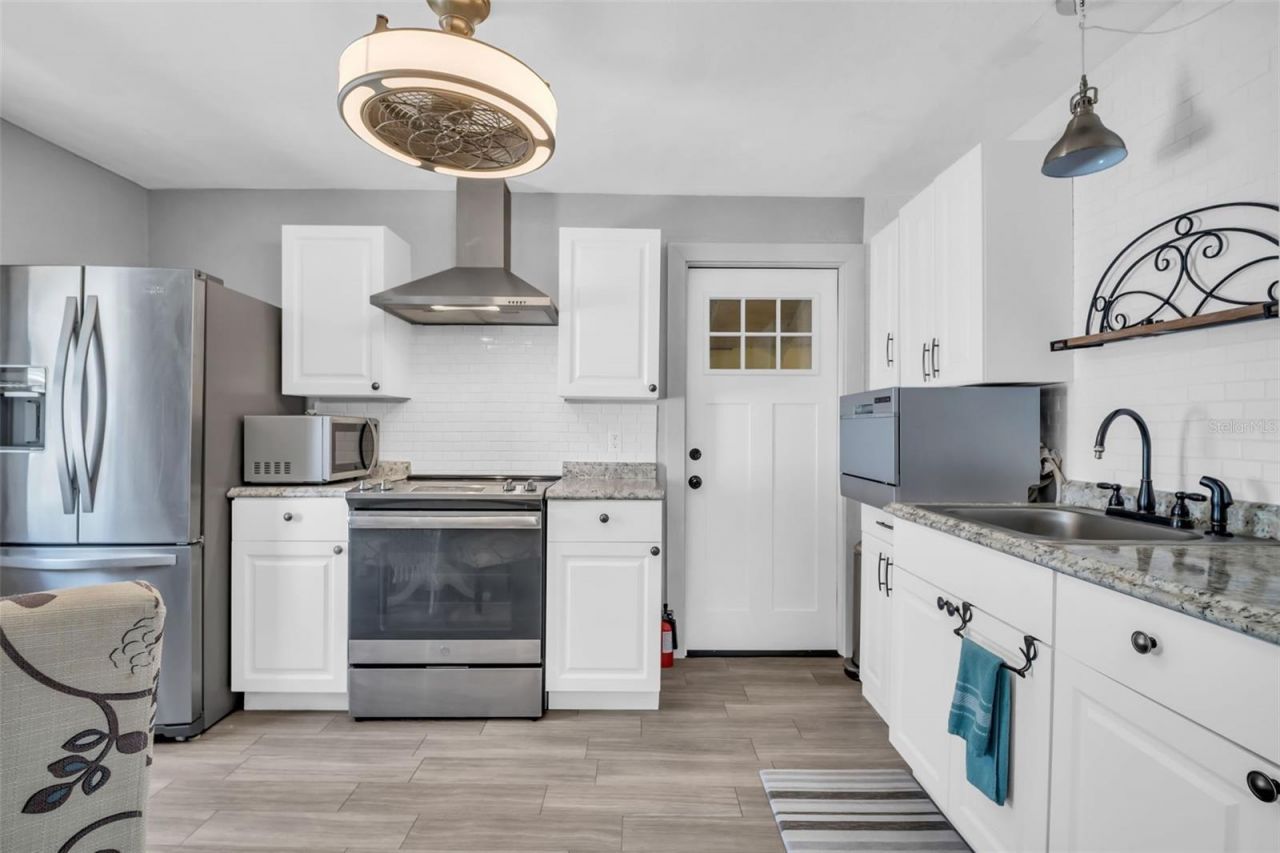 1022 10th Avenue N, Saint Petersburg, FL 33705 Photo