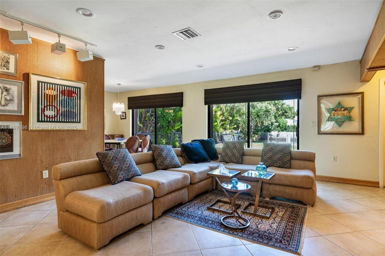 1855 Daytonia Rd, Miami Beach, FL 33141 Photo