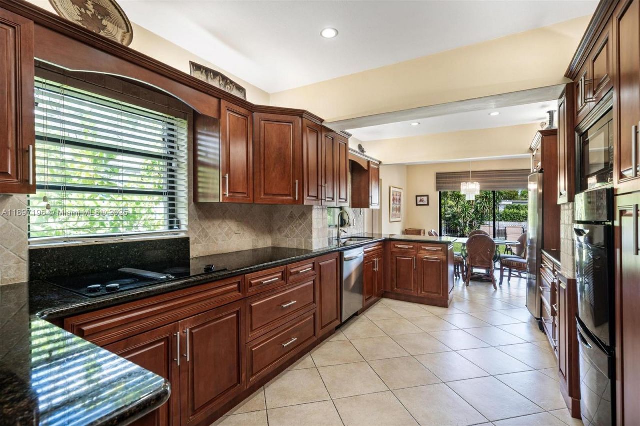 1855 Daytonia Rd, Miami Beach, FL 33141 Photo