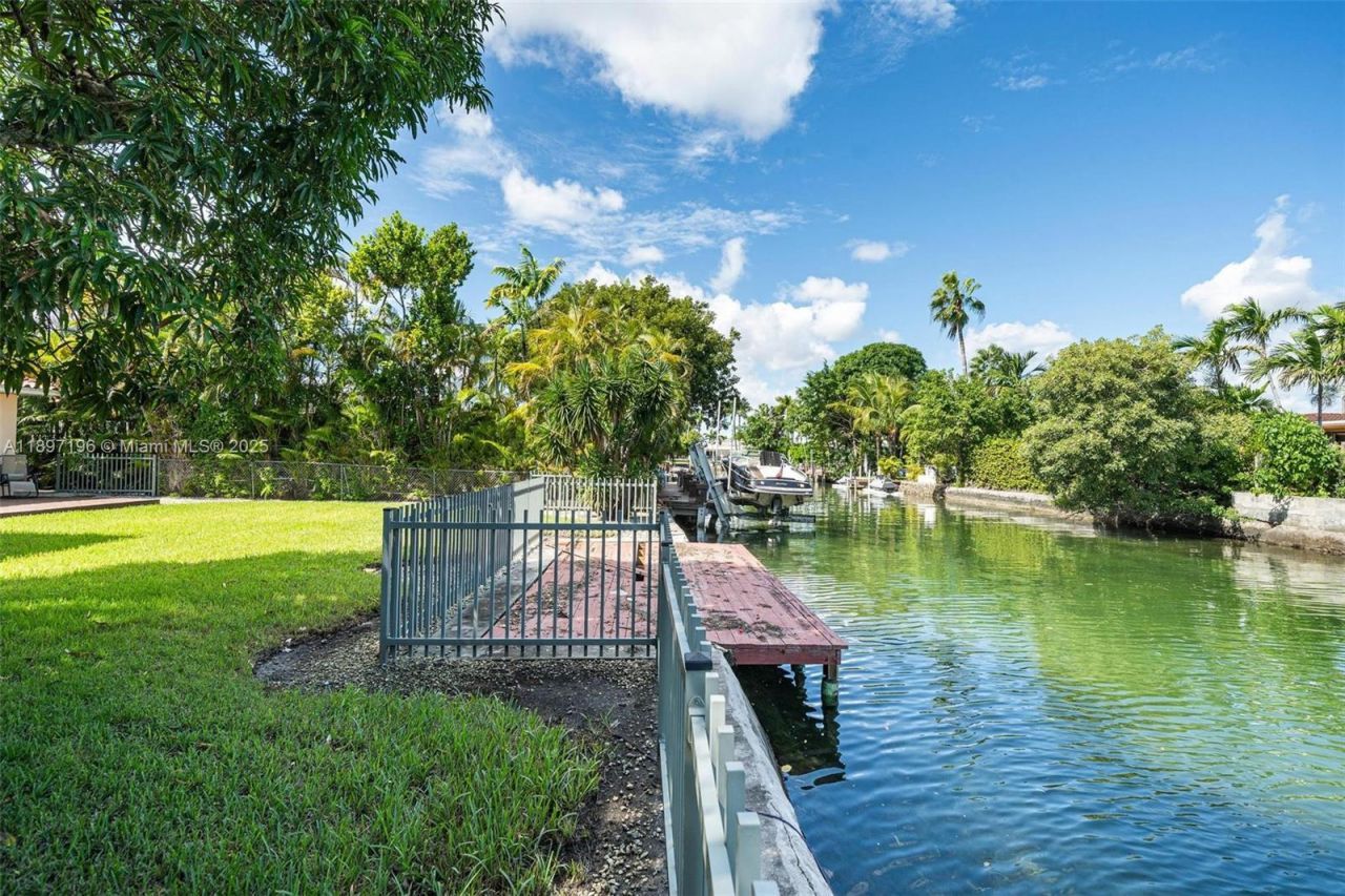 1855 Daytonia Rd, Miami Beach, FL 33141 Photo