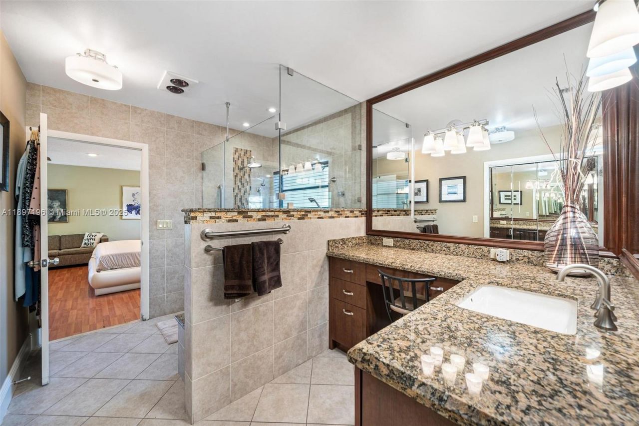 1855 Daytonia Rd, Miami Beach, FL 33141 Photo