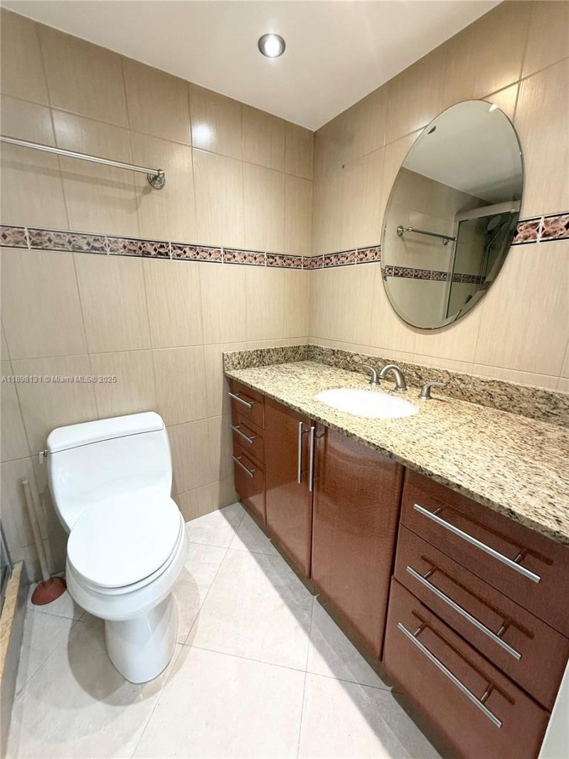 200 172nd St, Unit 220, Sunny Isles Beach, FL 33160 Photo