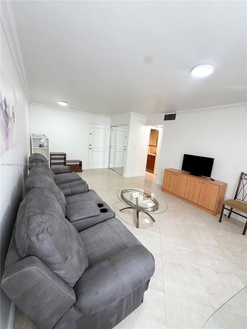 200 172nd St, Unit 220, Sunny Isles Beach, FL 33160 Photo