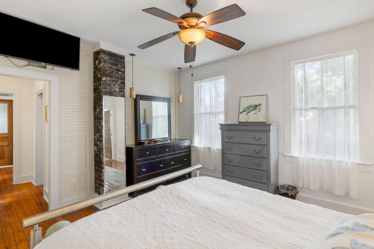 725 King Street Photo 19