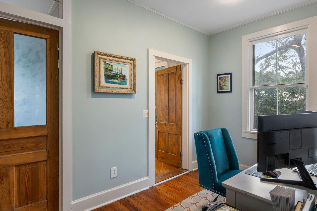 725 King Street Photo 25