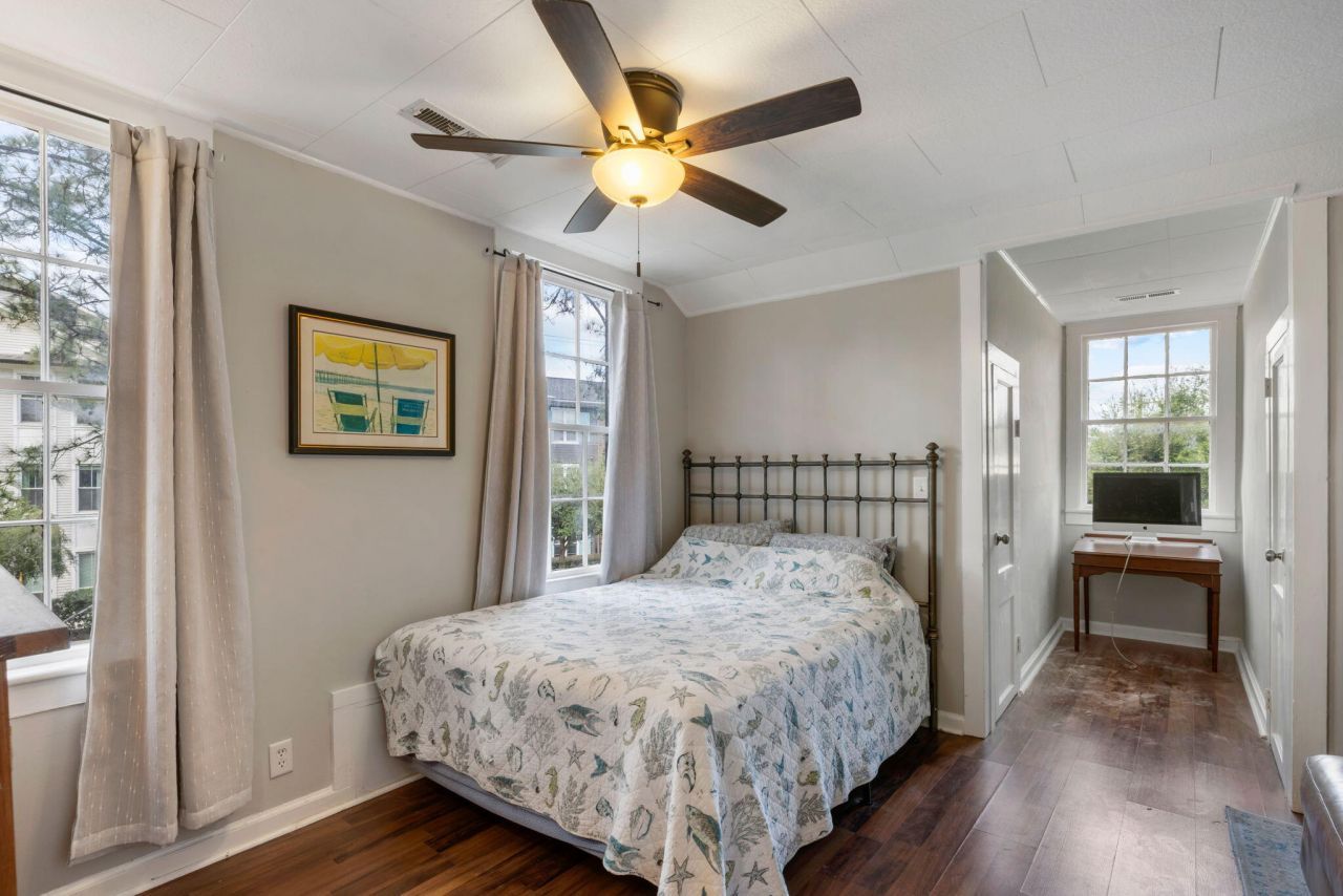 725 King Street Photo 31