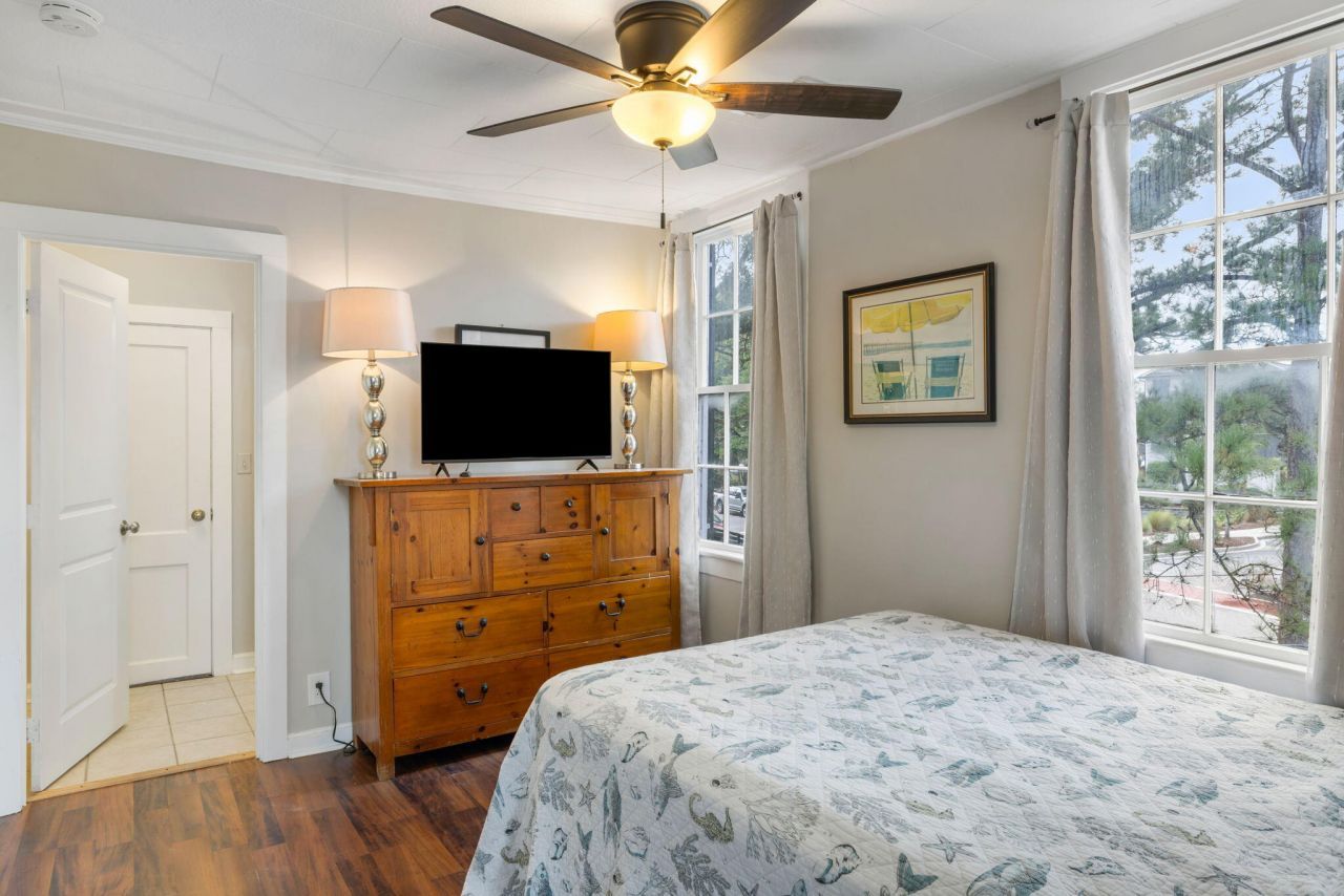 725 King Street Photo 32