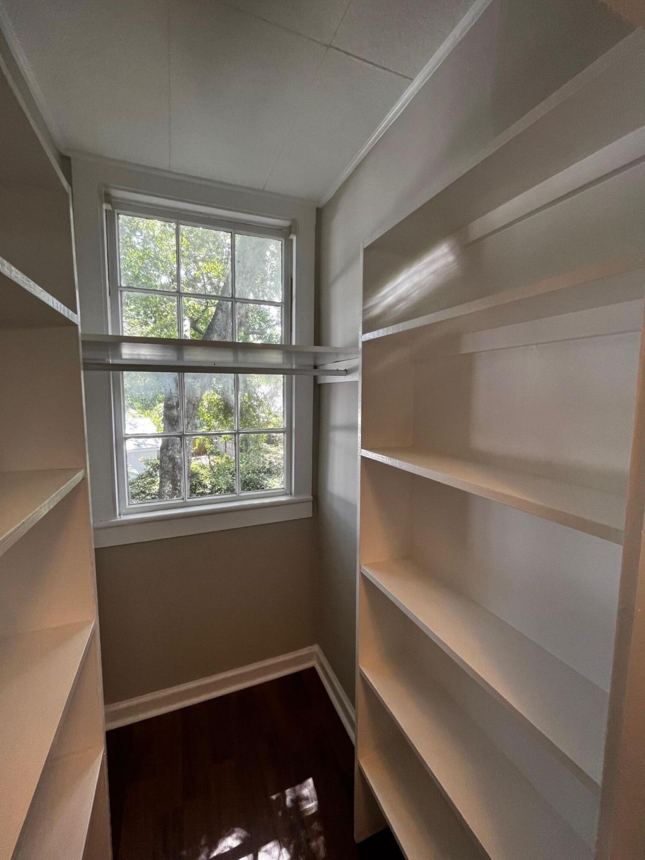 725 King Street Photo 45