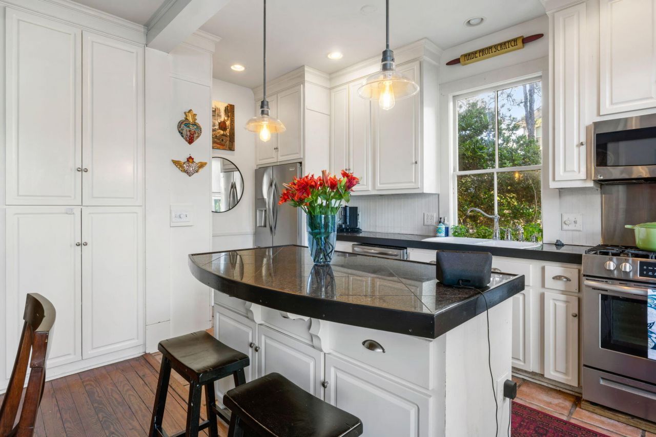 725 King Street Photo 7