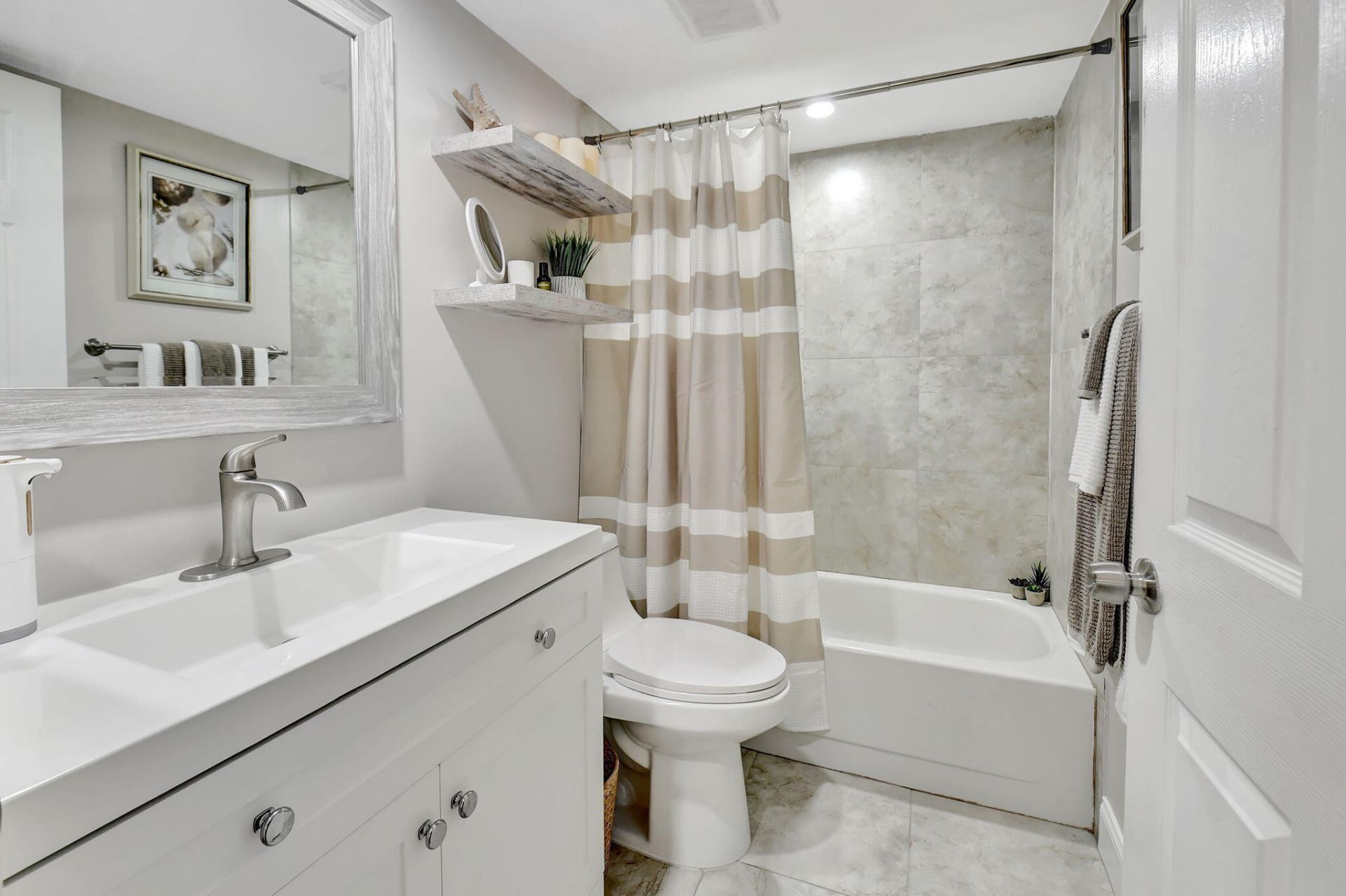 2805 SW 22nd Avenue, Unit 2050, Delray Beach, FL 33445 Photo