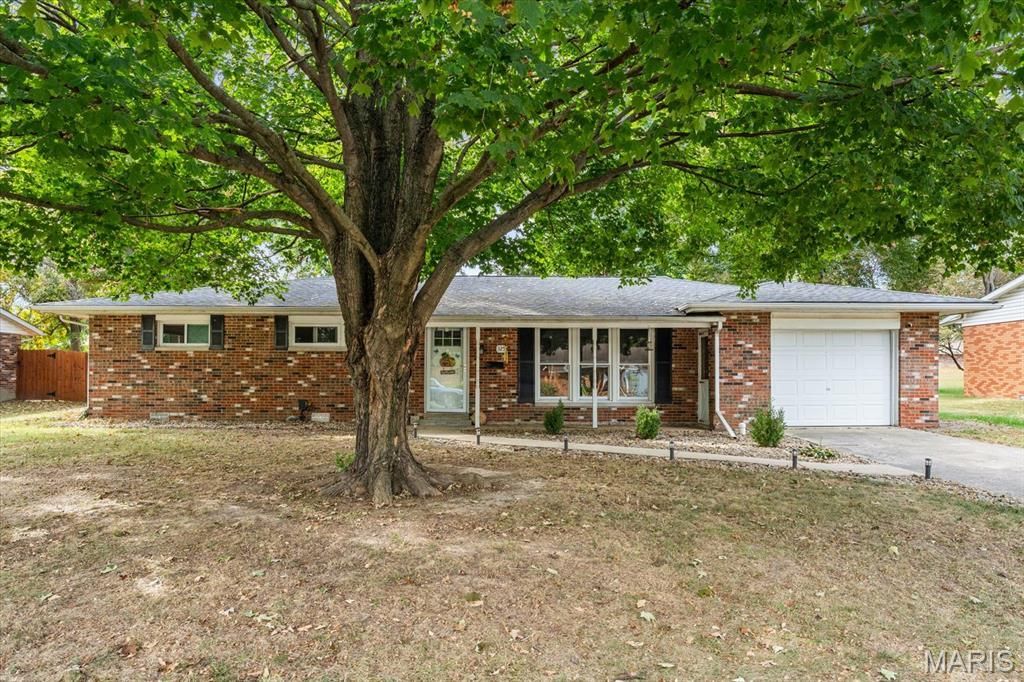 325 N Van Buren Street, Trenton, IL 62293 Main Photo