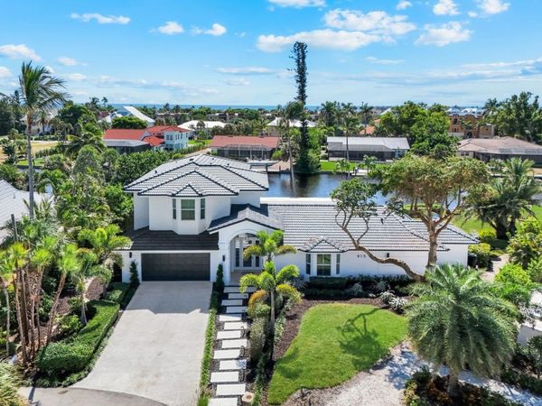 915 Pecten Ct, Sanibel, FL 33957