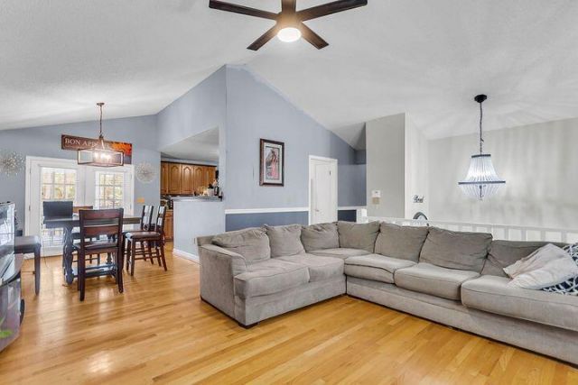 1784 Banbury Road Photo 10