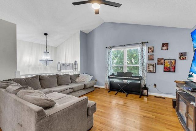 1784 Banbury Road Photo 9