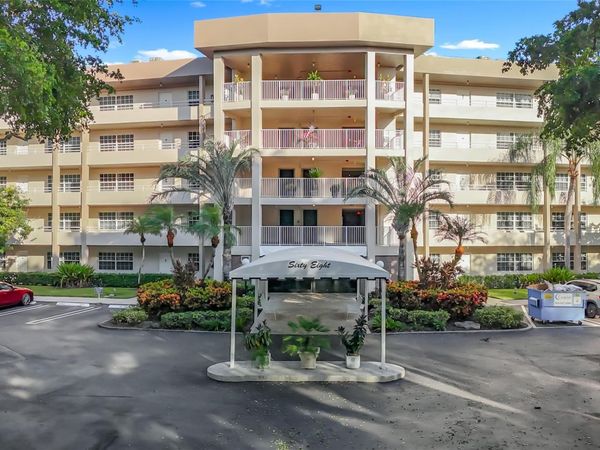 545 Oaks Lane, Unit 410, Pompano Beach, FL 33069