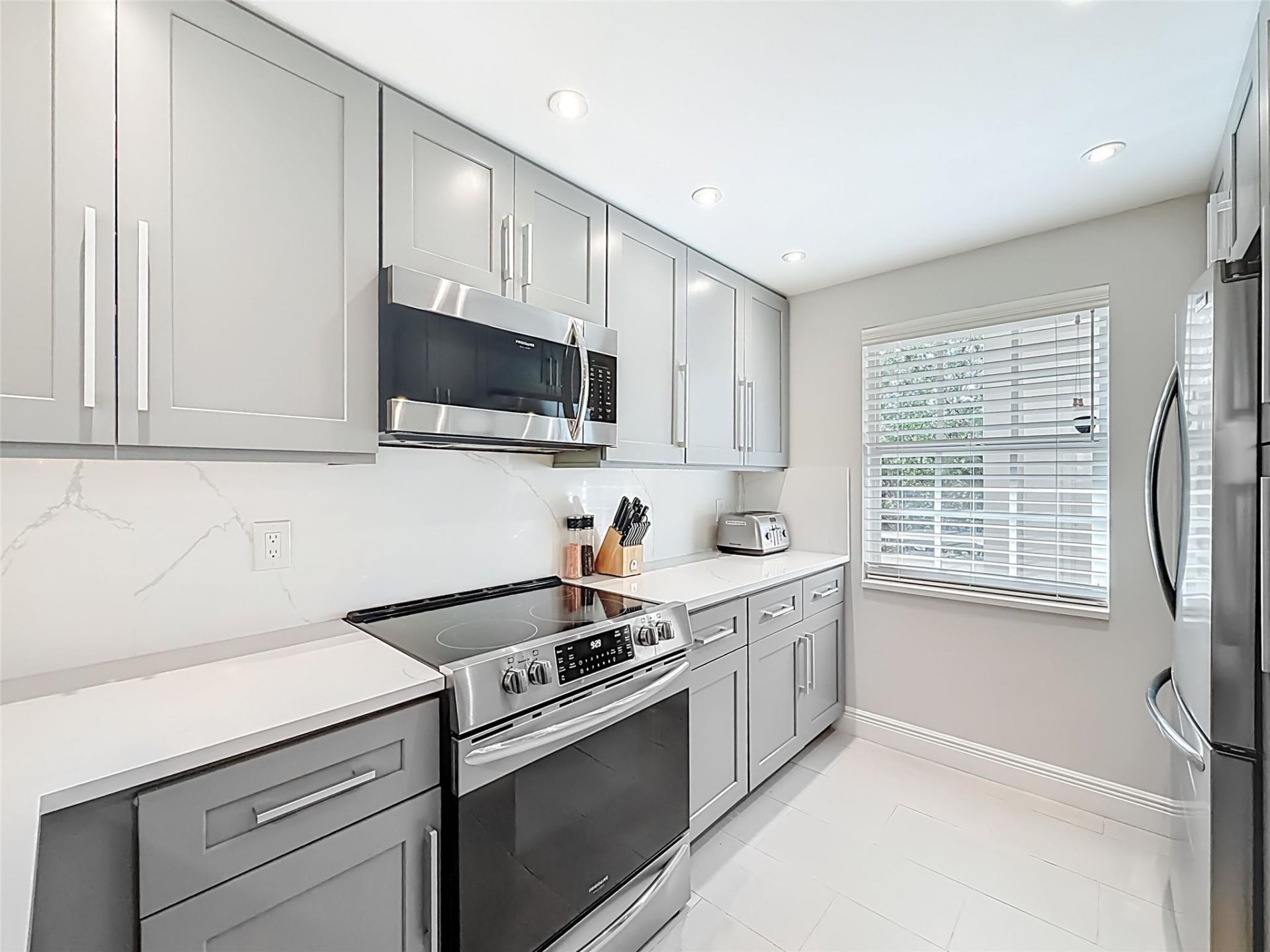 545 Oaks Lane, Unit 410, Pompano Beach, FL 33069 Photo