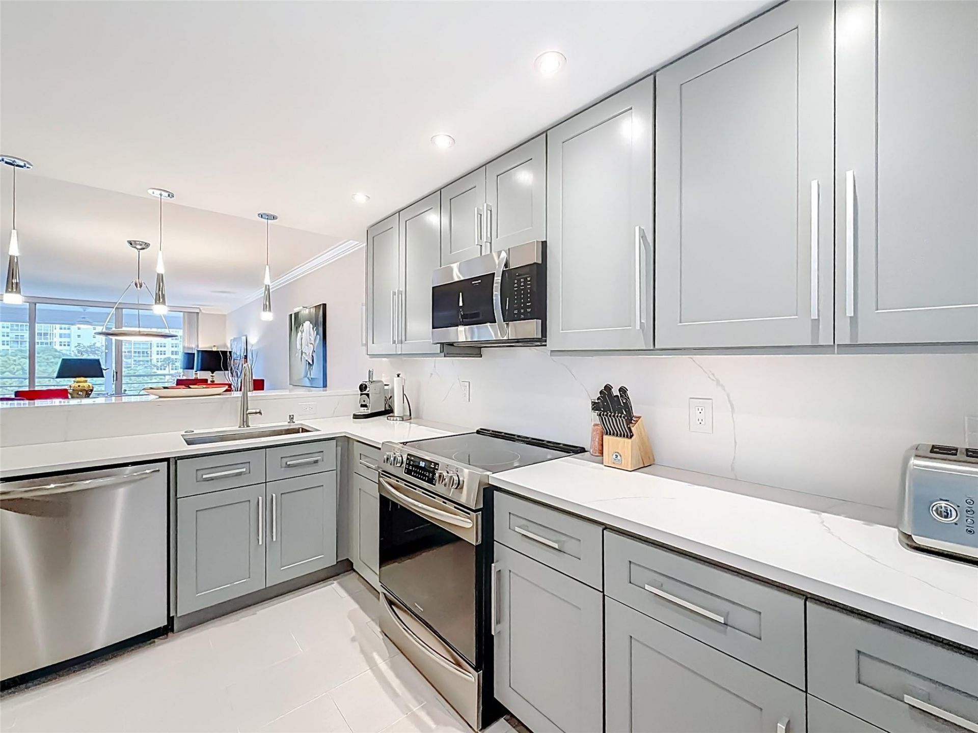 545 Oaks Lane, Unit 410, Pompano Beach, FL 33069 Photo