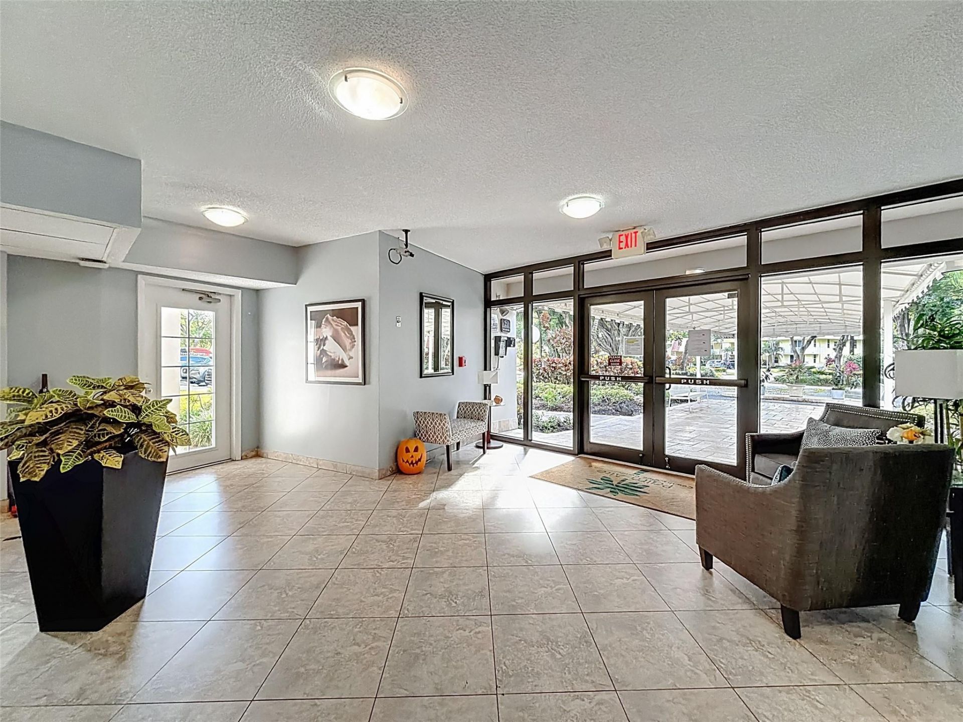 545 Oaks Lane, Unit 410, Pompano Beach, FL 33069 Photo