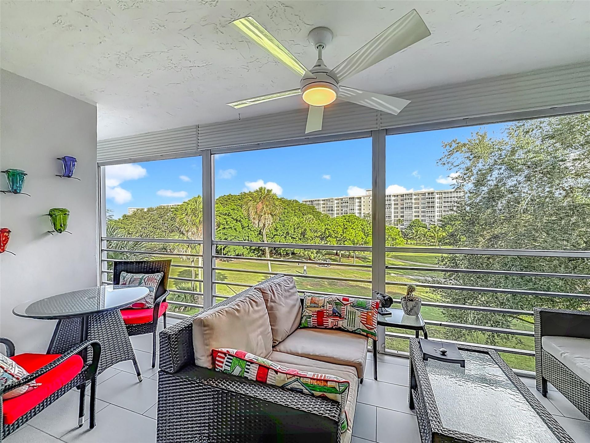 545 Oaks Lane, Unit 410, Pompano Beach, FL 33069 Photo