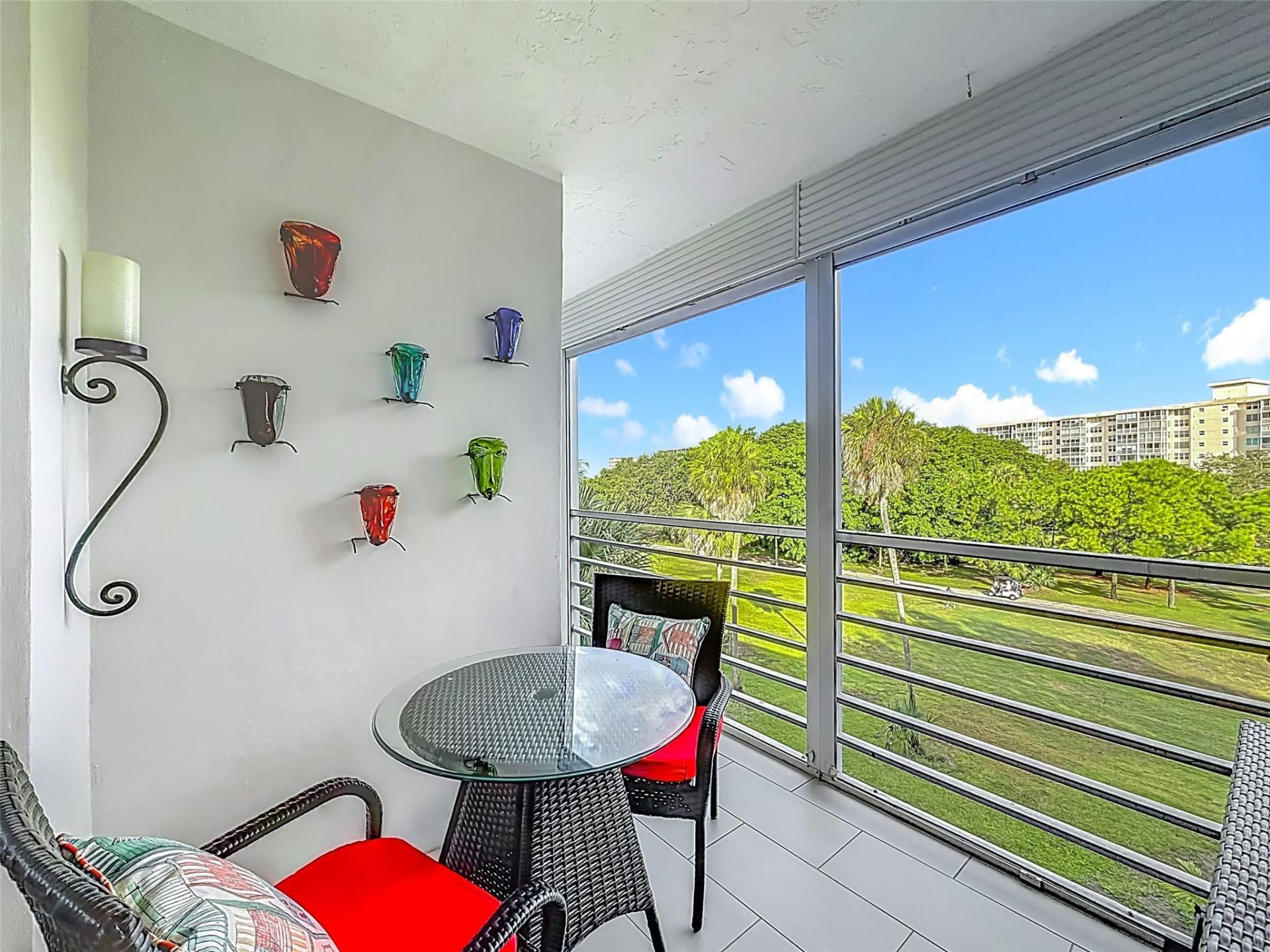 545 Oaks Lane, Unit 410, Pompano Beach, FL 33069 Photo