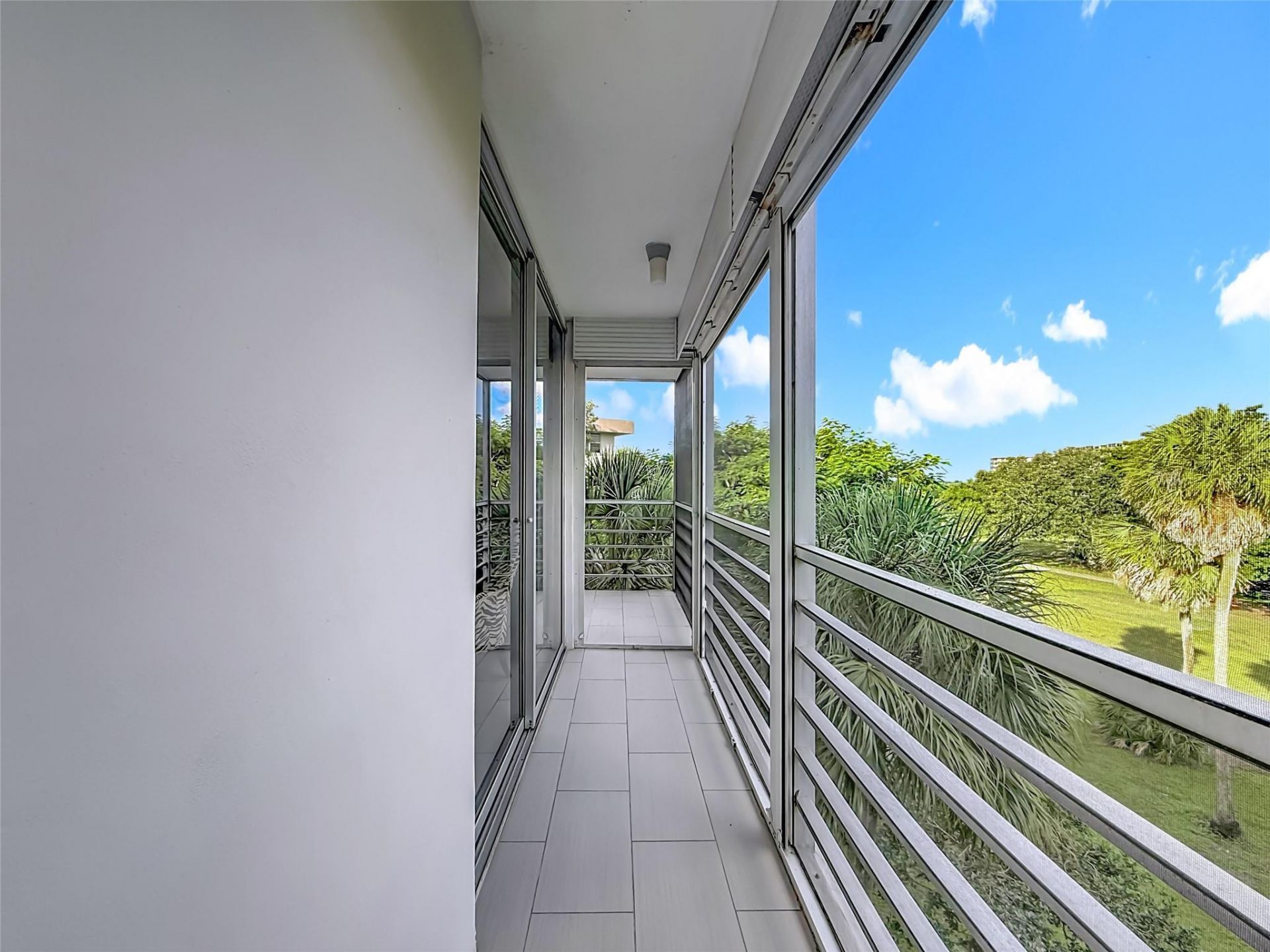 545 Oaks Lane, Unit 410, Pompano Beach, FL 33069 Photo