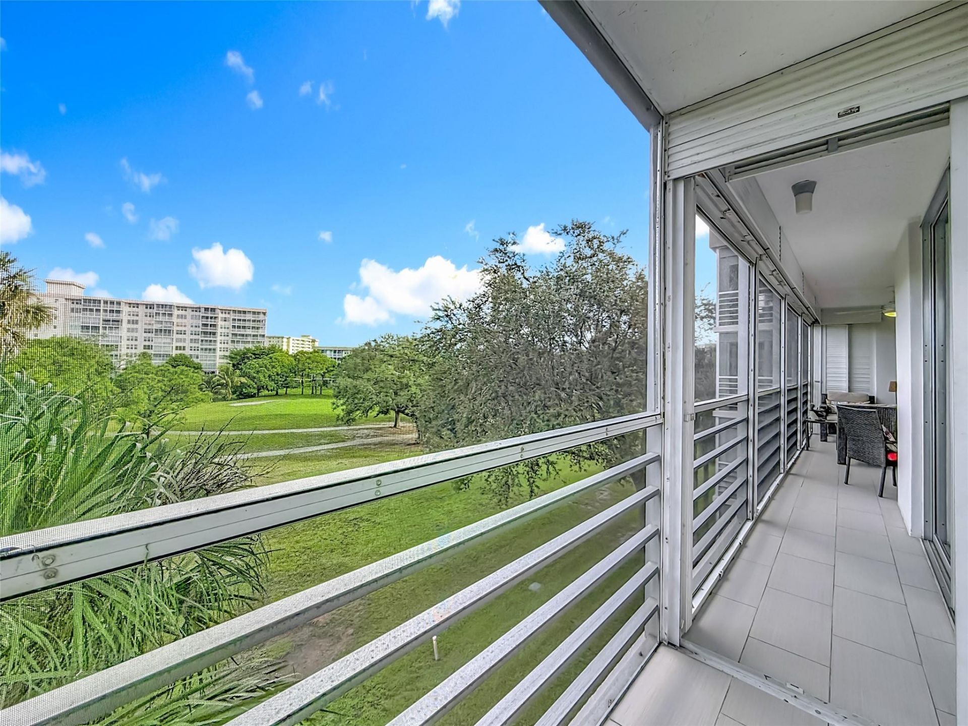545 Oaks Lane, Unit 410, Pompano Beach, FL 33069 Photo