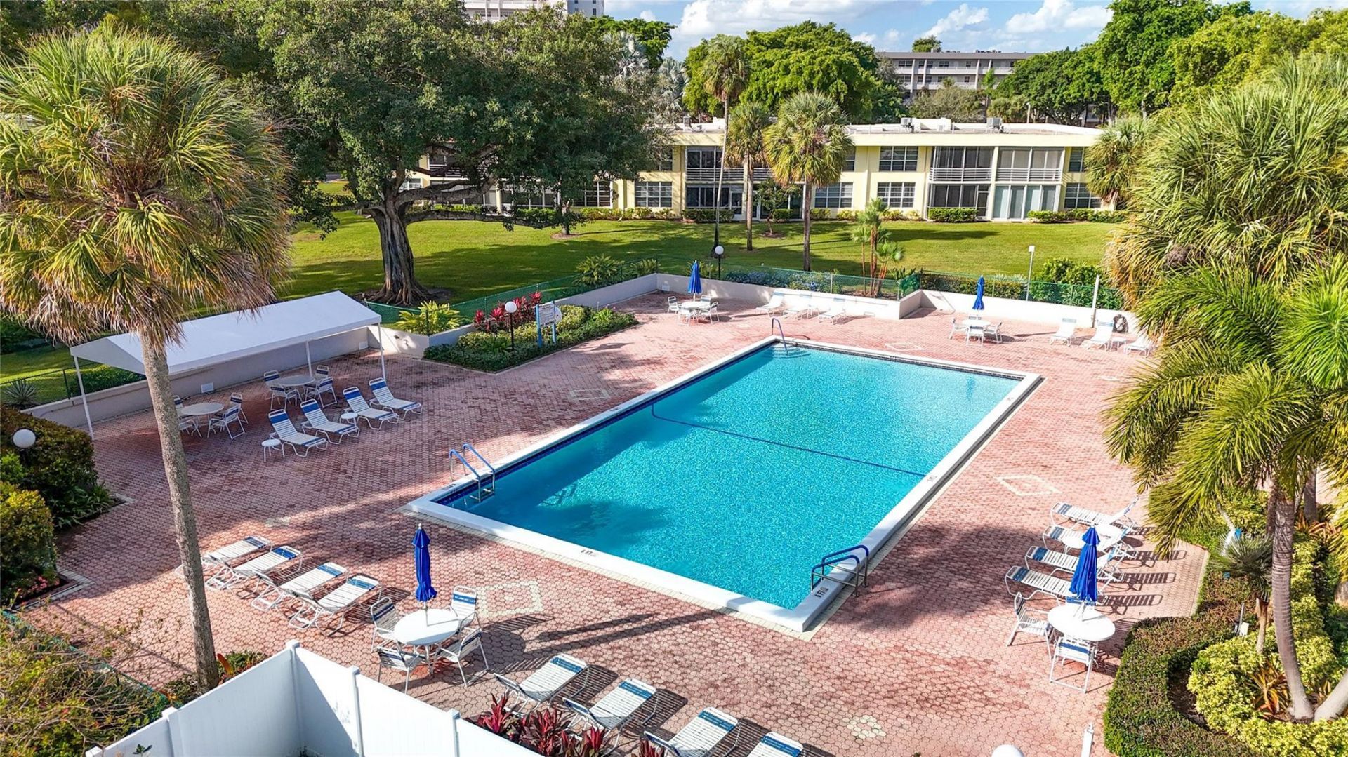 545 Oaks Lane, Unit 410, Pompano Beach, FL 33069 Photo